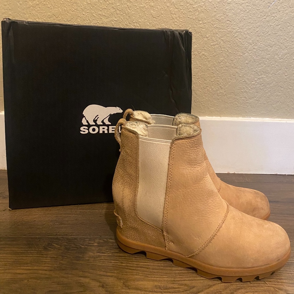 Sorel Joan of Arctic Furlined Beige wedge bootie size  7